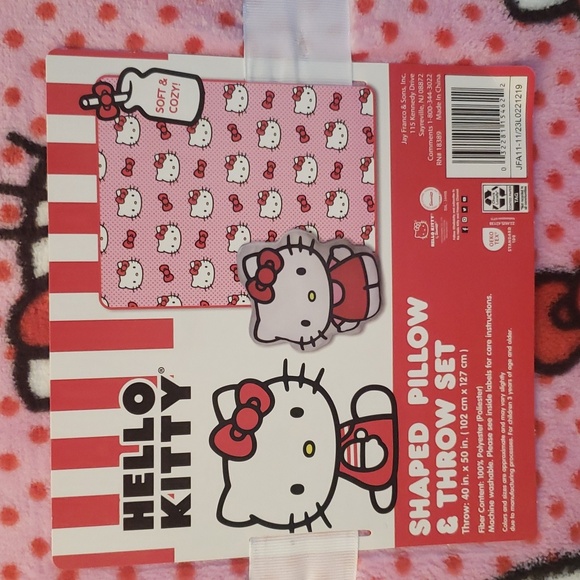 Hello Kitty Shaped Pillow & Throw Set NWT - Picture 3 of 4